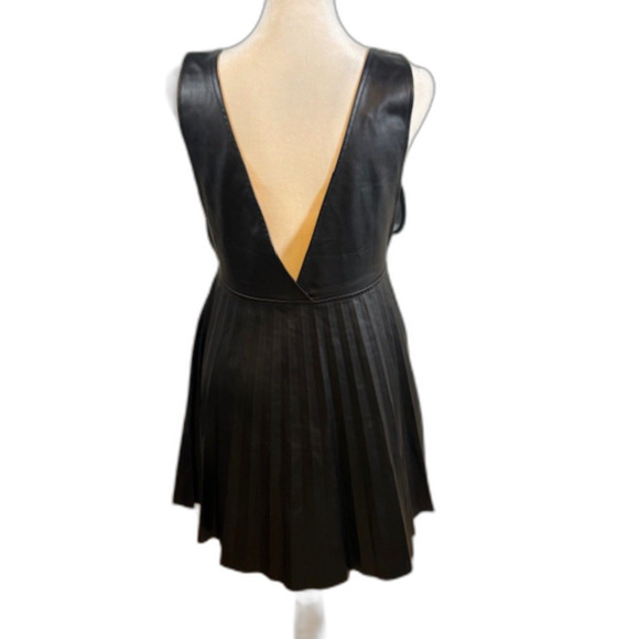 Zara NWT Faux Leather Pleated‎ Pinafore Dress M Black Bloggers Favorite Viral - Picture 7 of 9
